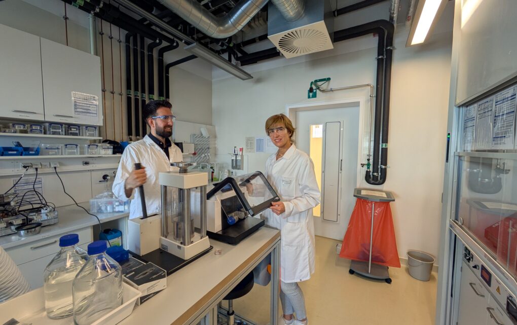 Image Bismuth-based Breakthrough: Ultra-sensitive X-ray Detectors Emerge from Berlin Laboratory