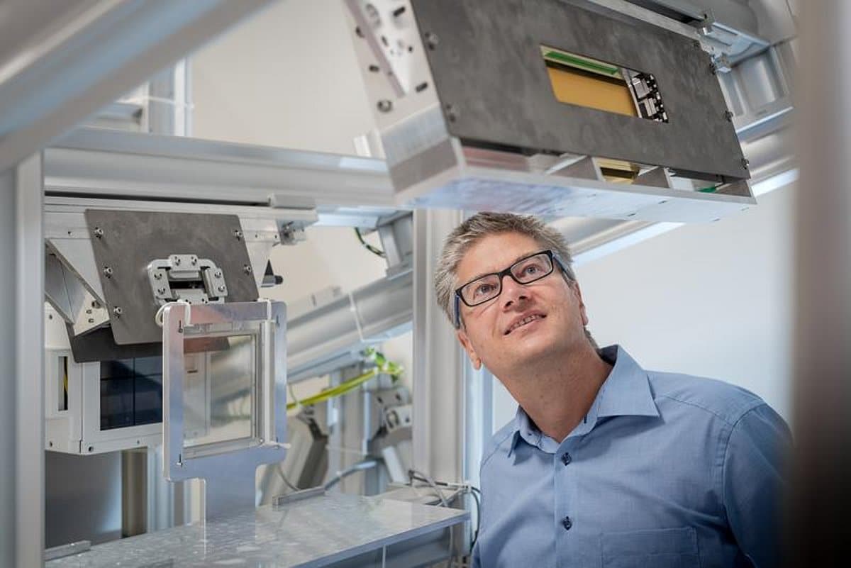 Prof. Franz Pfeiffer and his team have tested the dark-field X-ray technique in a clinical study. (Credit: A. Heddergott / TUM)