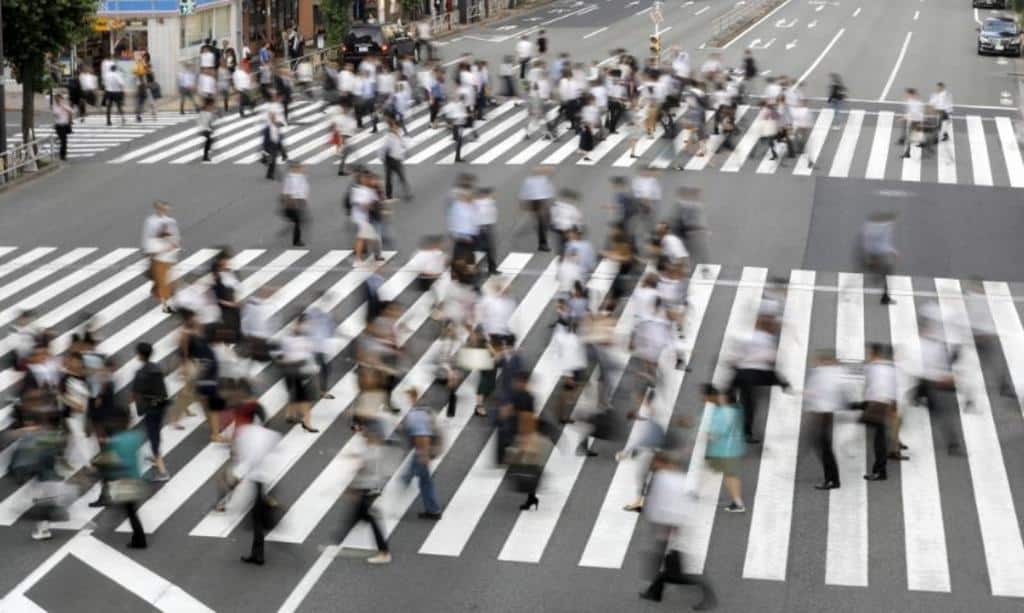 Japanese workers crossing a road near JR Tamachi station in Tokyo's Minato Ward. (Credit: KYODO NEWS)